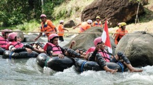 Sensasi River Tubing di Desa Wisata Pandean Jawa Timur