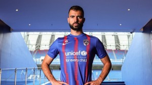 Jordi Amat Dapat Gelar Pangeran dari Kerajaan Siau di Sulawesi Utara