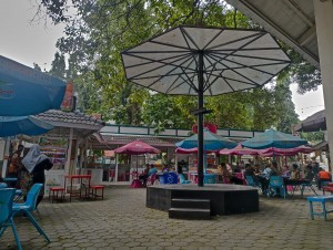 Masjid Sunda Kelapa Fasilitasi Kantin untuk Pedagang Kaki Lima