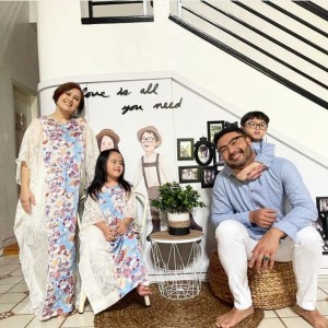 7 Pasangan Selebriti Dikaruniai Anak Kembar