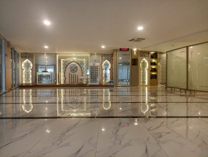 Paduan Corak Modern Dominasi Interior Masjid di Thamrin Residence