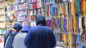 Pusat Oleh-Oleh di Makkah Padat Pengunjung, Suvenir Jadi Incaran