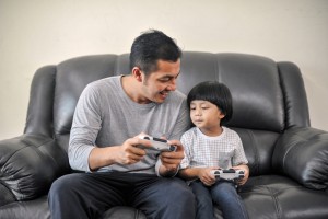 Tak Hanya Ibu, Ayah Juga Punya Peran dalam Pola Asuh Anak