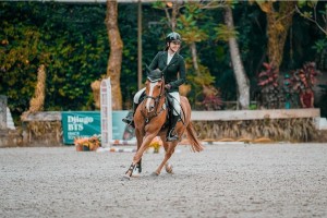 6 Artis Gemar Berkuda, Ada yang Tunggangannya Seharga 1 Miliar