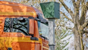 Kenali Istilah Blind Spot Pengendara Truk, Jauhi 4 Titik Bahaya