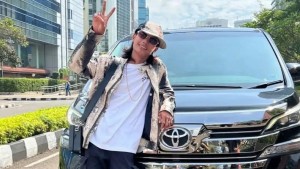 Bonge SCBD Beli Mobil Hampir Rp1 M, Hasil Keringat Sendiri?