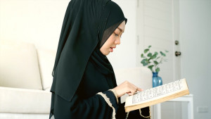 Tafsir Surat Al-Isra Ayat 82: Al-Qur'an sebagai Obat Penawar Hati