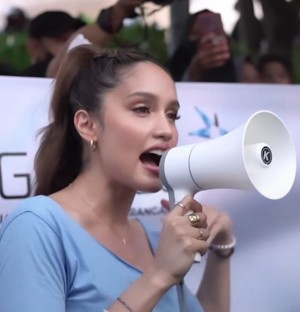 Bukan Adu Outfit, Cinta Laura ke Dukuh Atas Malah Pungut Sampah