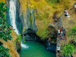 Keindahan Wisata Alam Curug Jeglong Dihiasi Aliran Air Bertingkat