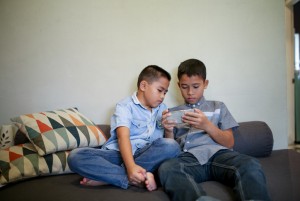 Cegah Kekerasan Remaja, Sosiolog: Ortu Perlu Rutin Pantau Medsos Anak