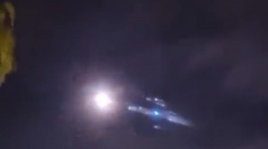 Sampah Antariksa Bekas Roket China Terlihat Melintasi Sumatera