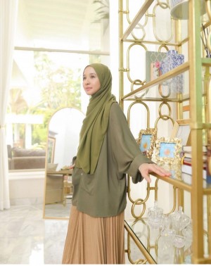 Anggun dan Stylish, Intip 4 Inspirasi Outfit Sederhana Laudya Cynthia Bella