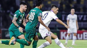 Kemenangan Persebaya atas Persita Diwarnai Kartu Merah