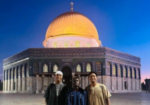 Dukung Palestina, 3 Pesepak Bola Muslim PSG Berkunjung ke Al-Aqsa