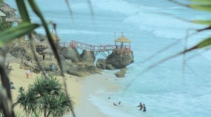 Pantai Watu Lawang, Wisata Alam Keren yang Lagi Viral di Gunung Kidul