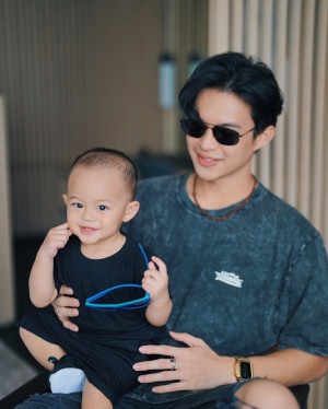 Ingin Anak Jadi Hafidz, Rey Mbayang: Sebaik-baik Pedoman Itu Alquran