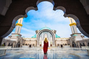 Ustadz Rahman: Wanita Haid Boleh Masuk Masjid