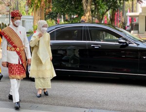 Selain Baju Paksian, Jokowi Pernah Kenakan 6 Baju Adat Lain di Acara Negara