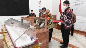 Naskah Asli Teks Proklamasi Dihadirkan saat Upacara Kemerdekaan di Istana Merdeka