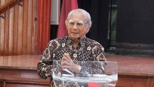 Emil Salim Terinspirasi Pelajari Peradaban Islam dari Guru Kristen