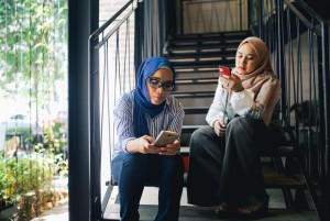 Hindari Mudharat, Kenali Halal Haram Bergaul di Media Sosial