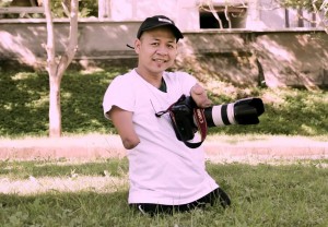 Mengenang Bang Dzoel, Fotografer Difabel yang Mendunia