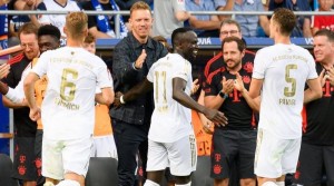 Taat Perintah Agama, Sadio Mane Tak Angkat Bir saat Foto Tim Bayern Munchen