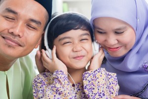 Usia Berapa Anak Boleh Dengar Lagu Cinta-cintaan?