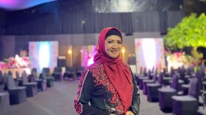 Lia Afif Hadirkan Fashion Hijab Bernuansa Batik Pesisir Jawa Timur
