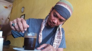 Cara Bikin Kopi Hitam Saset ala Kafe, Bisa Praktik di Rumah