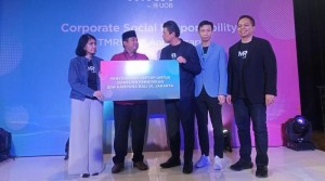 UOB Indonesia Bagikan Laptop ke Siswa SDN Kampung Bali 01 Jakarta
