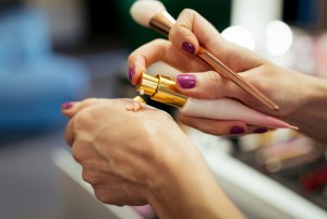 Susah-Susah Gampang, Begini Cara Pilih Foundation Sesuai Jenis Kulit