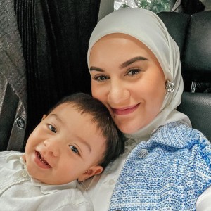 Di Hari Lahir Sang Anak, Irish Bella Berharap Air Jadi Kakak yang Baik