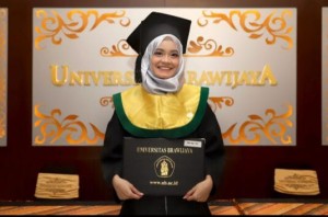 Hebat, Muslimah Ini Lulus Kedokteran Universitas Brawijaya di Usia 18 Tahun