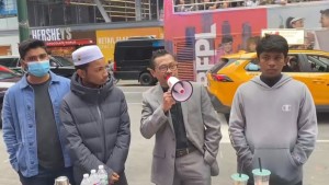 Imam Shamsi Ali Gelar Street Dakwah di Jantung Kota New York