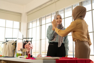 Begini Hukum Foto Produk Fesyen dengan Model Muslimah