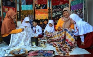 Kampung Batik Cibuluh, Wisata Edukasi Perajin Batik Kota Hujan