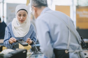Cara Bijak Hadapi Orang Tua Boros ala Financial Planner