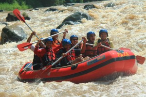 Rafting Sungai Elo, Wisata Air Memacu Adrenalin
