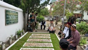 UAS Berziarah ke Makam Ulama Muhammadiyah dan NU di Jogja