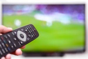 Benarkah Siaran Bola Malam Hari Lebih Menguntungkan?