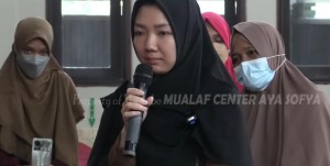 Stephanie, Masuk Islam karena Terbiasa di Lingkungan Muslim