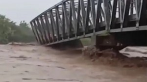 Viral Video Jembatan Adipala Roboh Diterjang Banjir, BPBD: Hoaks