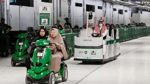 Bantu Jamaah Lansia, Kereta Listrik Masjidil Haram Bisa Tampung 7 Orang