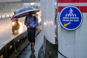 Kurangi Kemacetan, Pj Gubernur DKI Imbau Pekerja WFH saat Musim Hujan