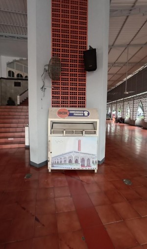 Masjid Cut Nyak Dien Sediakan Boks Donasi Pakaian Bekas