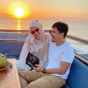 13 Tahun Makin Mesra, Intip Potret Keharmonisan Dimas Seto dan Dhini Aminarti