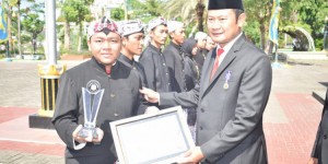 Guru SMK Ini Dapat Penghargaan karena Ciptakan Helm Charging