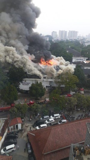 Kebakaran, ASN Balai Kota Bandung Keluar Gedung Selamatkan Diri