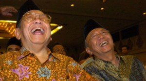 Kisah Kesederhanaan Gus Dur, Silaturahmi Keliling Pekalongan Naik Vespa